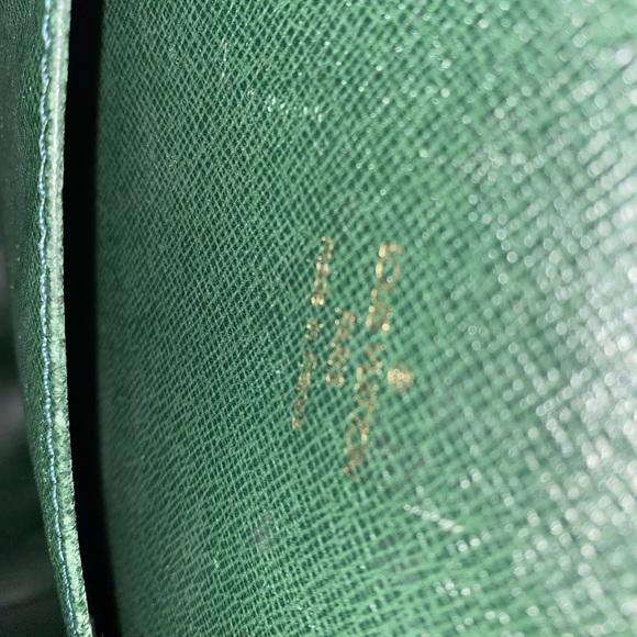 Authentic Louis Vuitton taiga leader briefcase - Picture 10 of 10